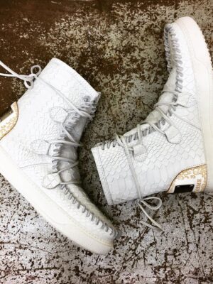 Ymiz M Cocco all white