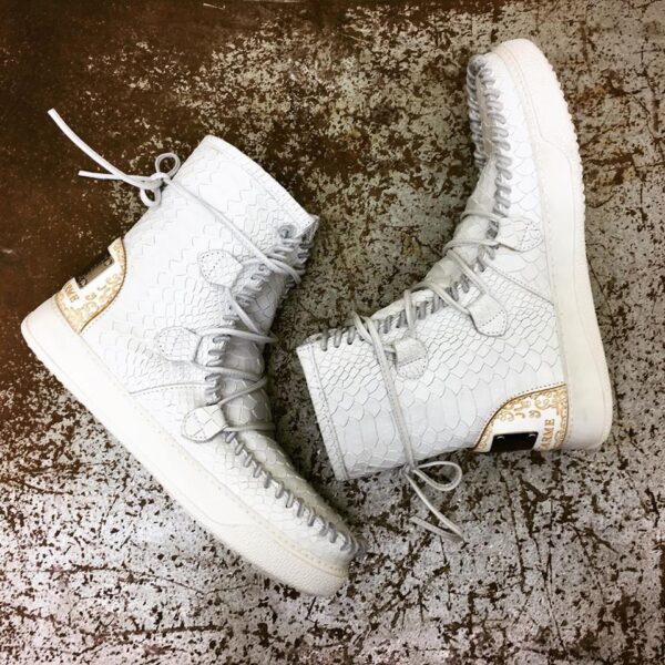 Ymiz M Cocco all white