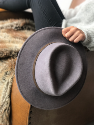 carlalafashion_hat_purple.jpg Classic grey/purple hat