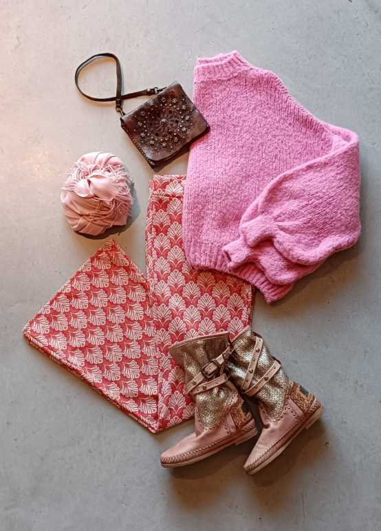 fluffy_cardigan_pink_met_flare_en_tricot_althea Johanna Paris - Fluffy Cardigan Pink