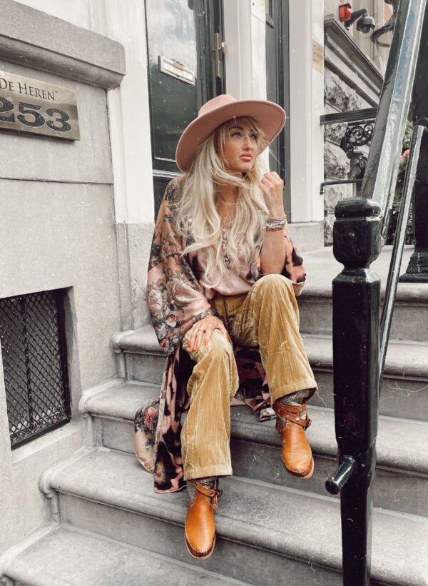 fransisca_hoed_en_velours_broek_en_cognac_boots_1 Tricot2 Vintage Cognac