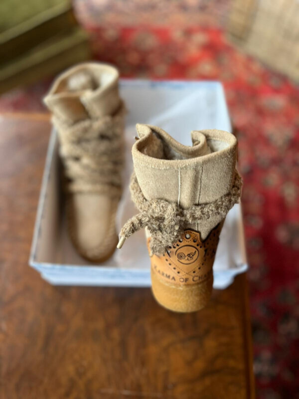 Ymiz M Stringe Sand (sheepskin)