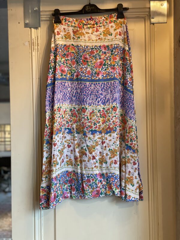 Johanna Paris - Red Flower Skirt