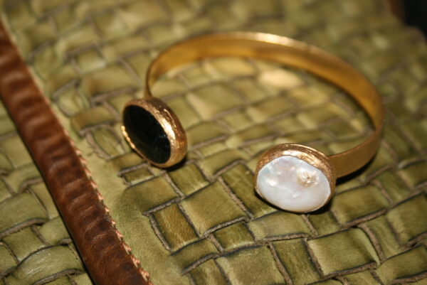 Black/white agate bracelet