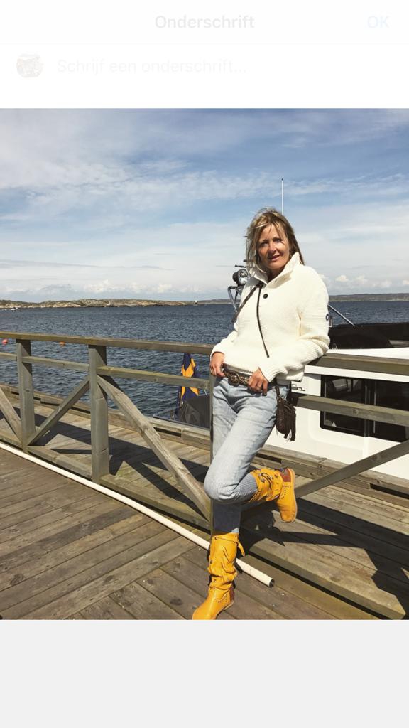 karma_of_charme_i18_zafferano_yellow_carla_waterside I18 Zafferano