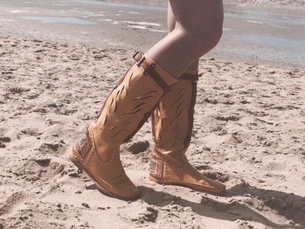 karma_of_charme_i18_zafferano_yellow_cognac_beach_close_up I18 Zafferano Cognac