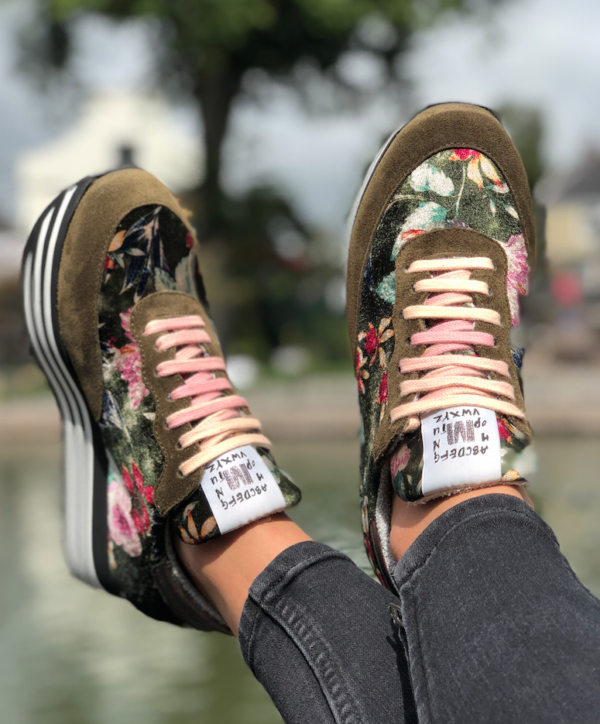 melinesneaker_flower_power.jpg Flower Power