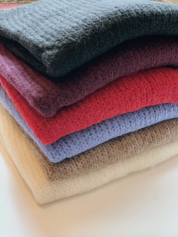 micheleandhoven_roundsweaters_colors.jpg NIKOLE