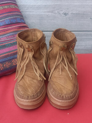 uluru_b_fringe_op_de_bank_new Uluru B Fringe Cognac